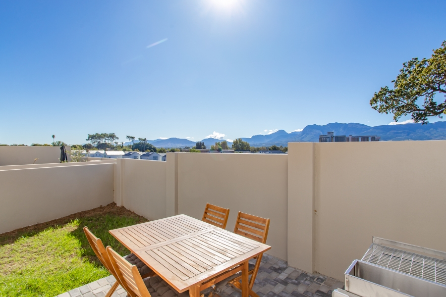 To Let 3 Bedroom Property for Rent in Honeydew Country Estate Western Cape